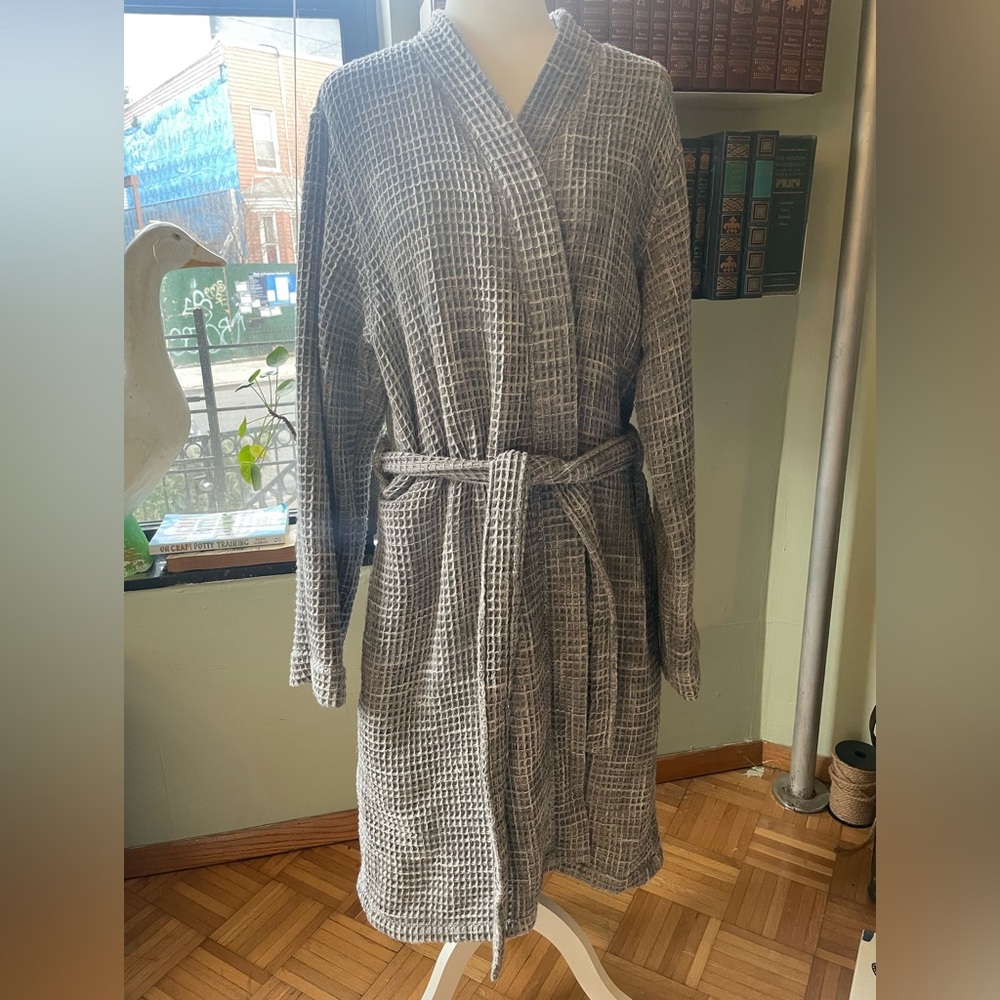 Parachute brand waffle robe, grey. Size large